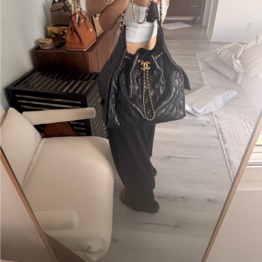 Chanel 25 medium black leather - Picture 2 of 8